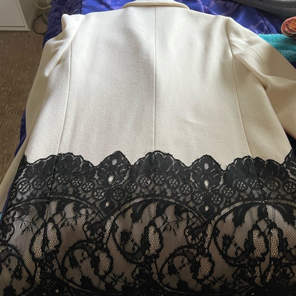 Ann Taylor white coat with lace detail. - Picture 6 of 6